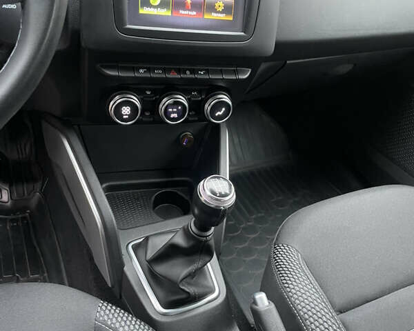 Серый Рено Дастер, объемом двигателя 1.6 л и пробегом 71 тыс. км за 12300 $, фото 10 на Automoto.ua