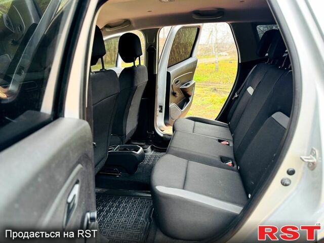 Серый Рено Дастер, объемом двигателя 1.5 л и пробегом 57 тыс. км за 18500 $, фото 9 на Automoto.ua