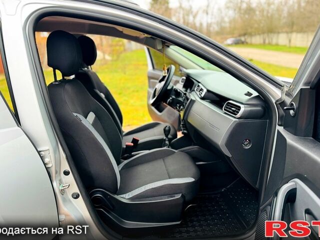 Сірий Рено Дастер, об'ємом двигуна 1.5 л та пробігом 57 тис. км за 18500 $, фото 8 на Automoto.ua