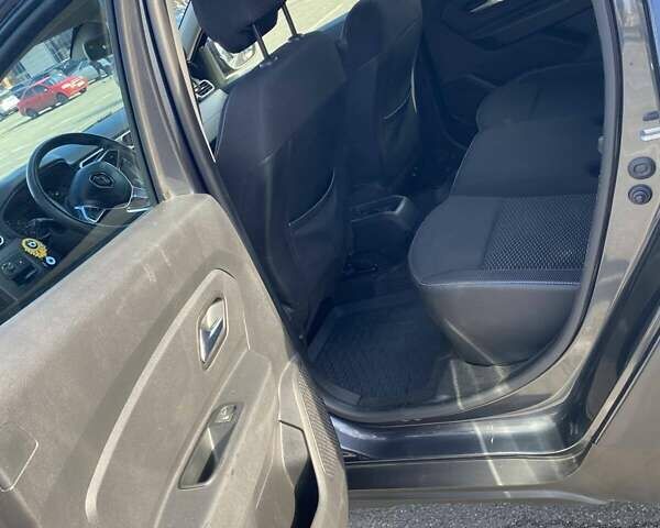 Серый Рено Дастер, объемом двигателя 1.5 л и пробегом 312 тыс. км за 13000 $, фото 15 на Automoto.ua