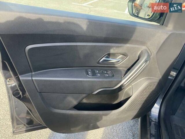 Серый Рено Дастер, объемом двигателя 1.5 л и пробегом 312 тыс. км за 13000 $, фото 9 на Automoto.ua