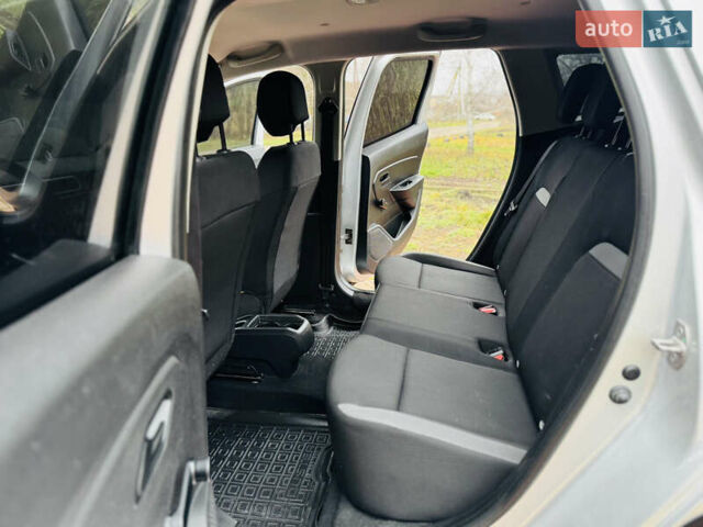 Сірий Рено Дастер, об'ємом двигуна 1.5 л та пробігом 57 тис. км за 18500 $, фото 10 на Automoto.ua