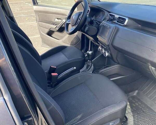 Серый Рено Дастер, объемом двигателя 1.5 л и пробегом 312 тыс. км за 13000 $, фото 8 на Automoto.ua