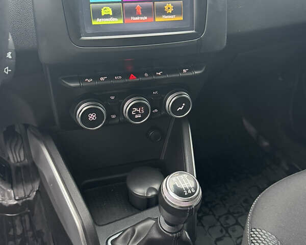 Серый Рено Дастер, объемом двигателя 1.5 л и пробегом 79 тыс. км за 15800 $, фото 16 на Automoto.ua