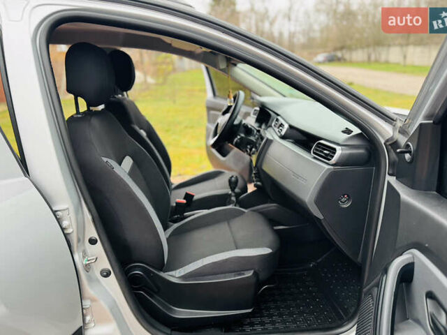 Сірий Рено Дастер, об'ємом двигуна 1.5 л та пробігом 57 тис. км за 18500 $, фото 8 на Automoto.ua