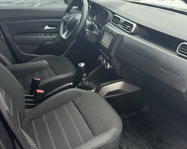 Серый Рено Дастер, объемом двигателя 1.5 л и пробегом 79 тыс. км за 15800 $, фото 17 на Automoto.ua