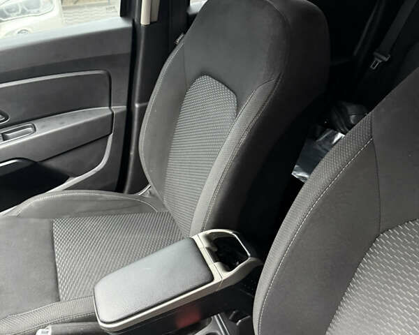 Серый Рено Дастер, объемом двигателя 1.46 л и пробегом 248 тыс. км за 13999 $, фото 24 на Automoto.ua