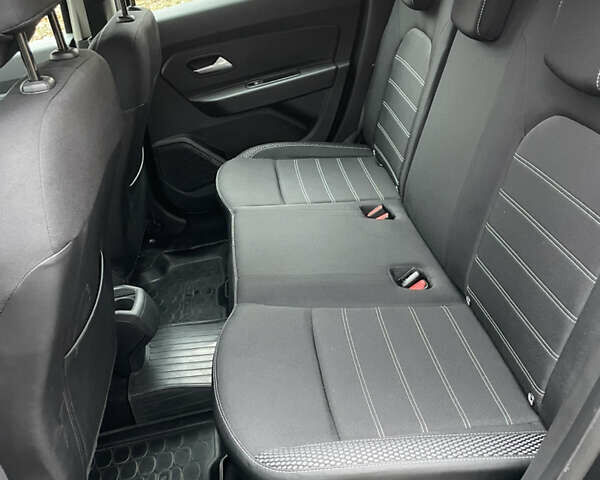 Серый Рено Дастер, объемом двигателя 1.6 л и пробегом 71 тыс. км за 12300 $, фото 16 на Automoto.ua