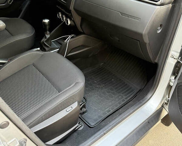 Рено Дастер 2019 в Киеве на Automoto.ua Серый Рено Дастер, объемом двигателя 1.6 л и пробегом 120 тыс. км за 16100 $, фото 76 на Automoto.ua