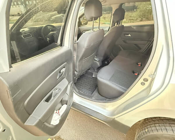 Рено Дастер 2019 в Киеве на Automoto.ua Серый Рено Дастер, объемом двигателя 1.6 л и пробегом 120 тыс. км за 16100 $, фото 62 на Automoto.ua