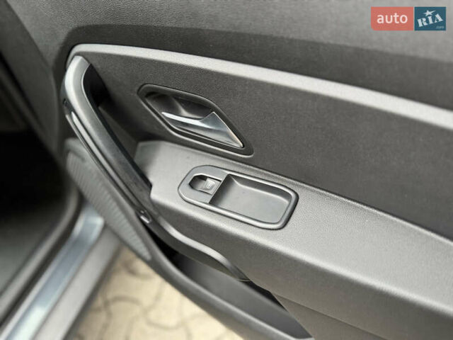 Серый Рено Дастер, объемом двигателя 1.5 л и пробегом 118 тыс. км за 15400 $, фото 27 на Automoto.ua