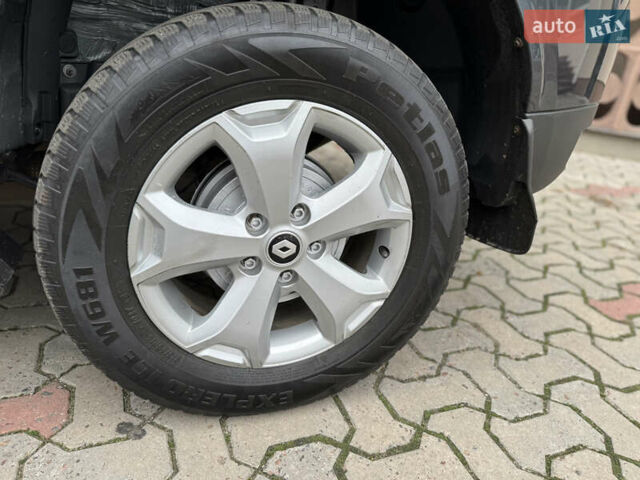 Серый Рено Дастер, объемом двигателя 1.5 л и пробегом 118 тыс. км за 15400 $, фото 14 на Automoto.ua