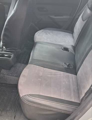 Серый Рено Дастер, объемом двигателя 1.6 л и пробегом 153 тыс. км за 13000 $, фото 7 на Automoto.ua