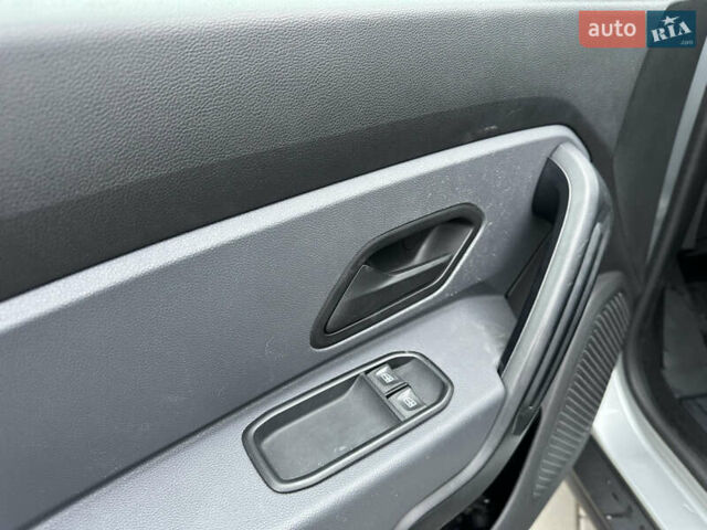 Серый Рено Дастер, объемом двигателя 1.46 л и пробегом 185 тыс. км за 14000 $, фото 31 на Automoto.ua