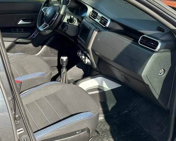 Серый Рено Дастер, объемом двигателя 1.6 л и пробегом 113 тыс. км за 13000 $, фото 7 на Automoto.ua