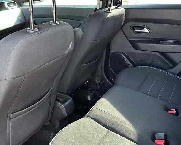 Серый Рено Дастер, объемом двигателя 1.6 л и пробегом 113 тыс. км за 13000 $, фото 10 на Automoto.ua