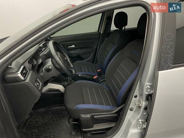 Серый Рено Дастер, объемом двигателя 1.6 л и пробегом 98 тыс. км за 16210 $, фото 8 на Automoto.ua