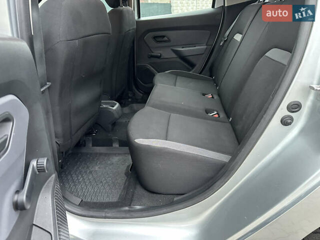 Серый Рено Дастер, объемом двигателя 1.46 л и пробегом 185 тыс. км за 14000 $, фото 40 на Automoto.ua