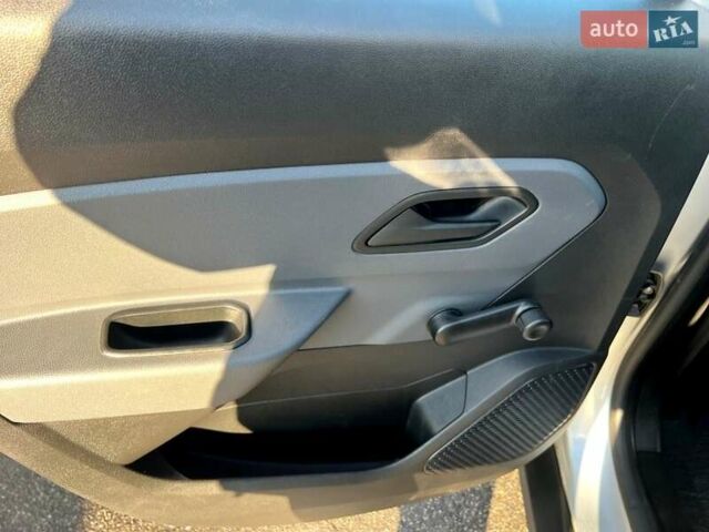 Серый Рено Дастер, объемом двигателя 1.5 л и пробегом 191 тыс. км за 13900 $, фото 27 на Automoto.ua