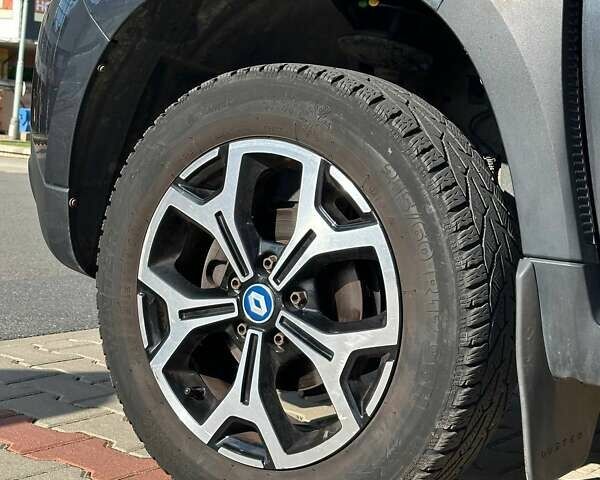 Серый Рено Дастер, объемом двигателя 1.6 л и пробегом 113 тыс. км за 13000 $, фото 11 на Automoto.ua