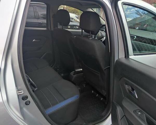 Сірий Рено Дастер, об'ємом двигуна 1.6 л та пробігом 177 тис. км за 12500 $, фото 7 на Automoto.ua