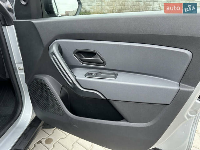 Серый Рено Дастер, объемом двигателя 1.46 л и пробегом 185 тыс. км за 14000 $, фото 41 на Automoto.ua