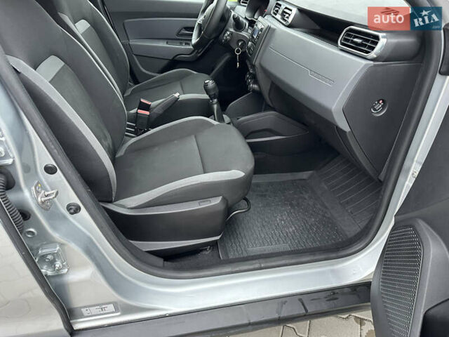 Серый Рено Дастер, объемом двигателя 1.46 л и пробегом 185 тыс. км за 14000 $, фото 42 на Automoto.ua