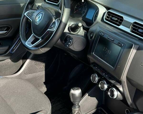 Серый Рено Дастер, объемом двигателя 1.6 л и пробегом 113 тыс. км за 13000 $, фото 6 на Automoto.ua