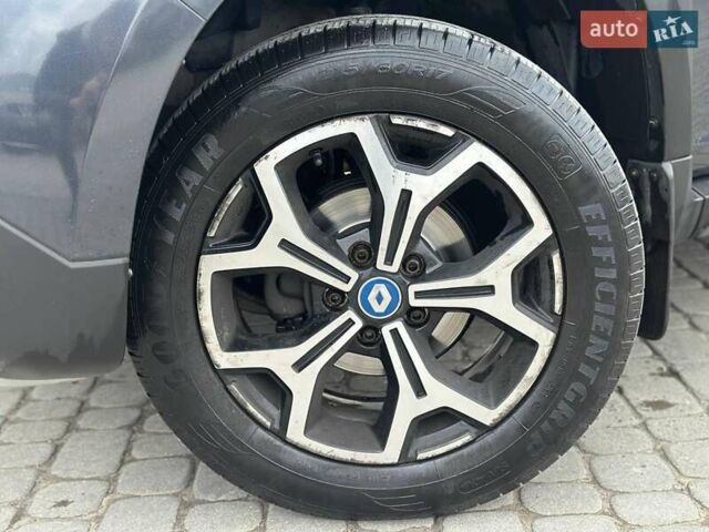 Серый Рено Дастер, объемом двигателя 1.6 л и пробегом 38 тыс. км за 14690 $, фото 3 на Automoto.ua