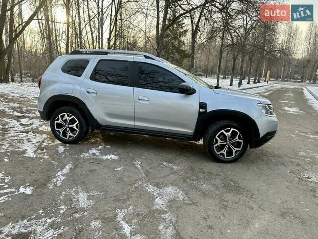 Серый Рено Дастер, объемом двигателя 1.5 л и пробегом 150 тыс. км за 16500 $, фото 3 на Automoto.ua