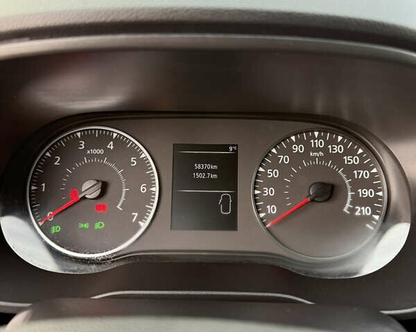 Серый Рено Дастер, объемом двигателя 1.5 л и пробегом 58 тыс. км за 15500 $, фото 10 на Automoto.ua