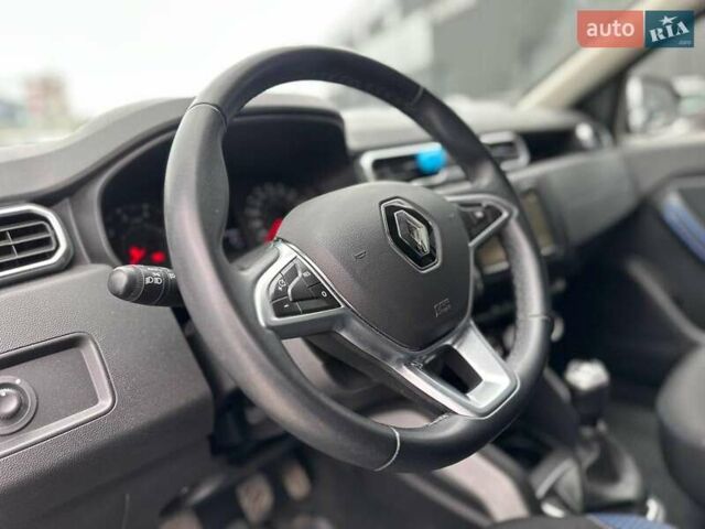 Серый Рено Дастер, объемом двигателя 1.6 л и пробегом 38 тыс. км за 14690 $, фото 21 на Automoto.ua