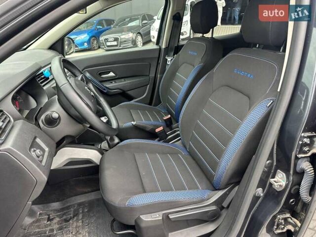 Серый Рено Дастер, объемом двигателя 1.6 л и пробегом 38 тыс. км за 14690 $, фото 18 на Automoto.ua