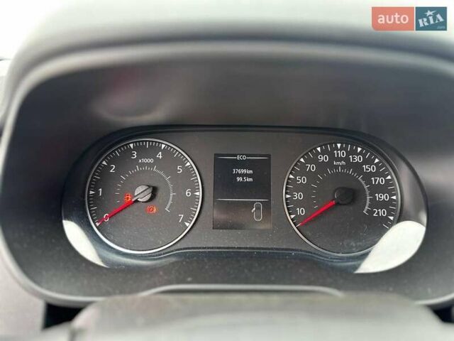 Серый Рено Дастер, объемом двигателя 1.6 л и пробегом 38 тыс. км за 14690 $, фото 19 на Automoto.ua