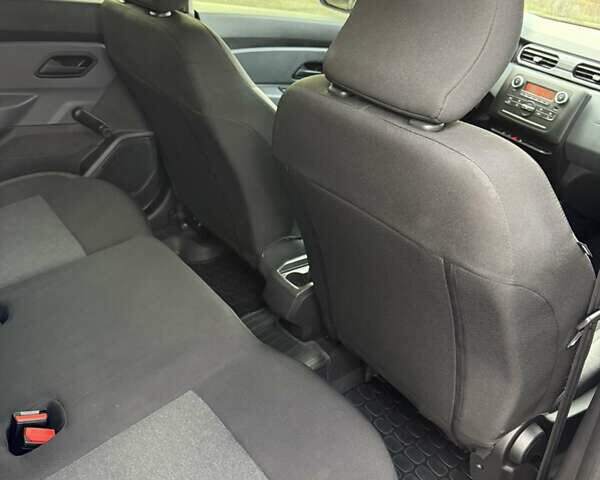 Серый Рено Дастер, объемом двигателя 1.5 л и пробегом 58 тыс. км за 15500 $, фото 7 на Automoto.ua