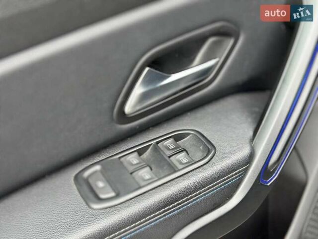 Серый Рено Дастер, объемом двигателя 1.6 л и пробегом 38 тыс. км за 14690 $, фото 16 на Automoto.ua