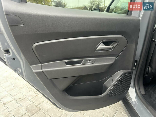 Серый Рено Дастер, объемом двигателя 1.6 л и пробегом 20 тыс. км за 19400 $, фото 30 на Automoto.ua