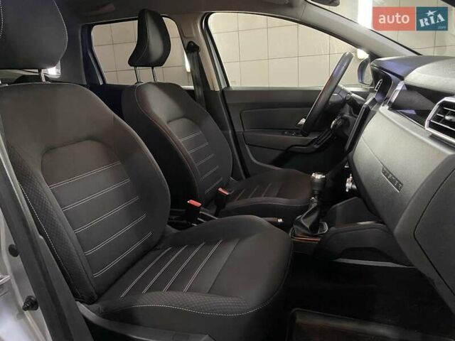 Рено Дастер 2022 в Умани на Automoto.ua Серый Рено Дастер, объемом двигателя 1.6 л и пробегом 69 тыс. км за 19999 $, фото 27 на Automoto.ua