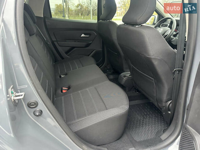 Серый Рено Дастер, объемом двигателя 1.6 л и пробегом 20 тыс. км за 19400 $, фото 37 на Automoto.ua