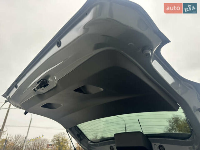 Серый Рено Дастер, объемом двигателя 1.6 л и пробегом 20 тыс. км за 19400 $, фото 34 на Automoto.ua