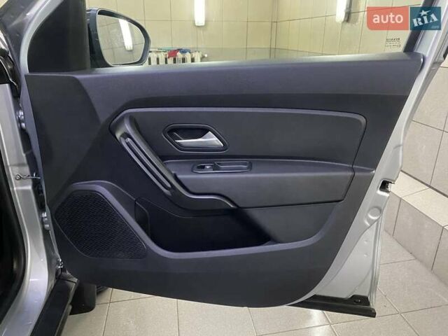 Рено Дастер 2022 в Умани на Automoto.ua Серый Рено Дастер, объемом двигателя 1.6 л и пробегом 69 тыс. км за 19999 $, фото 26 на Automoto.ua