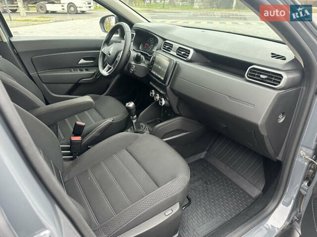 Серый Рено Дастер, объемом двигателя 1.6 л и пробегом 20 тыс. км за 19400 $, фото 39 на Automoto.ua