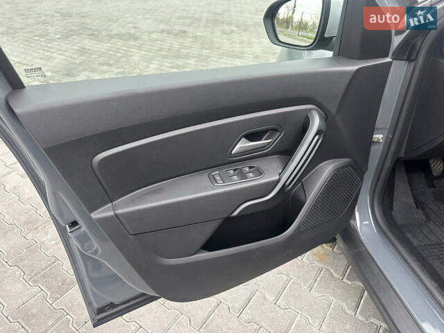 Серый Рено Дастер, объемом двигателя 1.6 л и пробегом 20 тыс. км за 19400 $, фото 25 на Automoto.ua