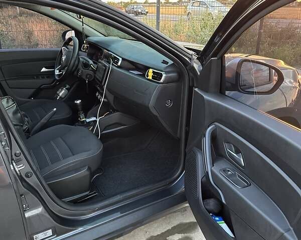 Сірий Рено Дастер, об'ємом двигуна 1.5 л та пробігом 130 тис. км за 17500 $, фото 5 на Automoto.ua