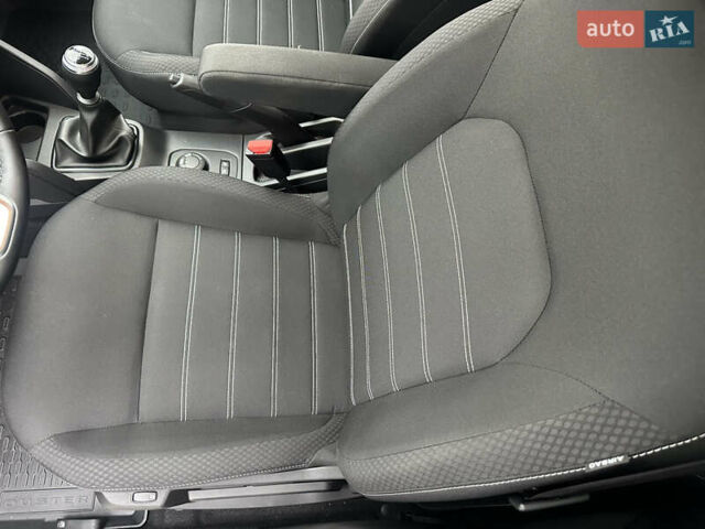 Серый Рено Дастер, объемом двигателя 1.6 л и пробегом 20 тыс. км за 19400 $, фото 28 на Automoto.ua