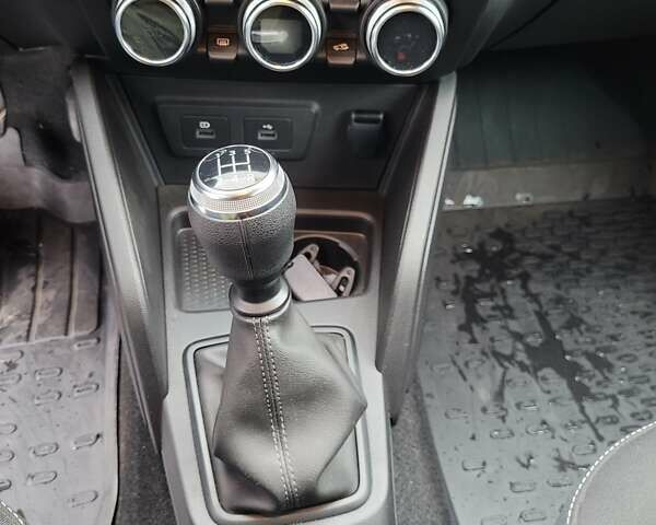 Серый Рено Дастер, объемом двигателя 1.6 л и пробегом 12 тыс. км за 18900 $, фото 11 на Automoto.ua