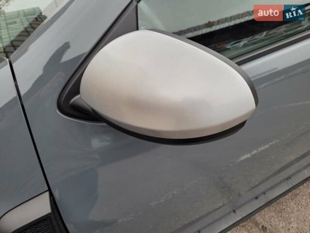 Серый Рено Дастер, объемом двигателя 1.6 л и пробегом 12 тыс. км за 18900 $, фото 23 на Automoto.ua