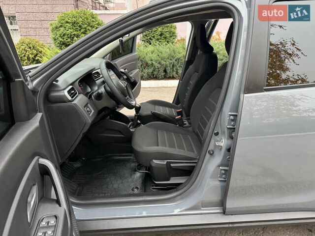Серый Рено Дастер, объемом двигателя 1.5 л и пробегом 121 тыс. км за 19800 $, фото 12 на Automoto.ua