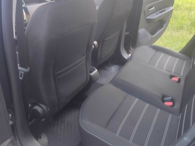 Серый Рено Дастер, объемом двигателя 1.5 л и пробегом 34 тыс. км за 20900 $, фото 22 на Automoto.ua