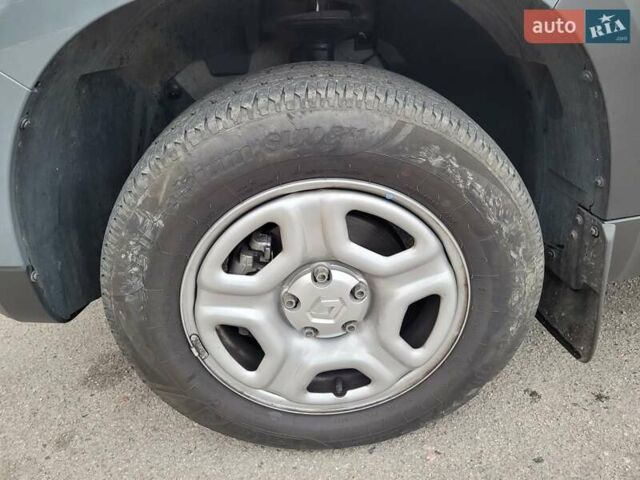 Серый Рено Дастер, объемом двигателя 1.6 л и пробегом 12 тыс. км за 18900 $, фото 22 на Automoto.ua